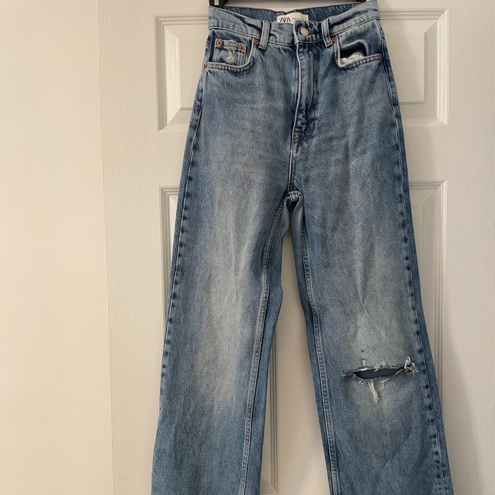 Zara High Waisted Wide Leg Jean in size 6